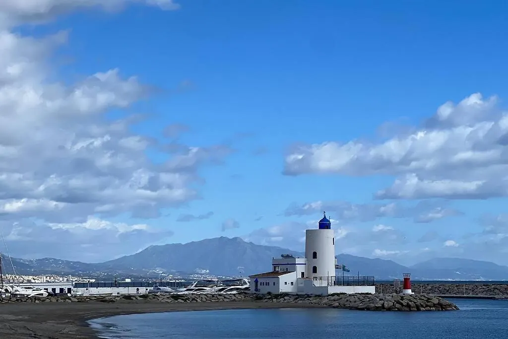Marina Beach House 마닐바 0*,